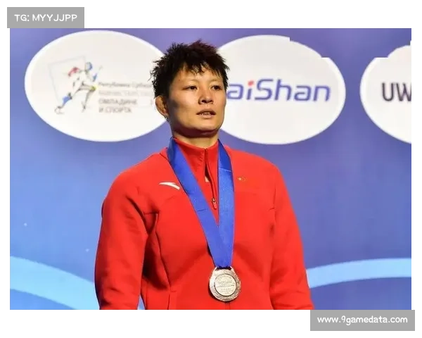 女子自由式摔跤62公斤级决赛：辽宁罗晓娟7-0战胜河北孙新愿