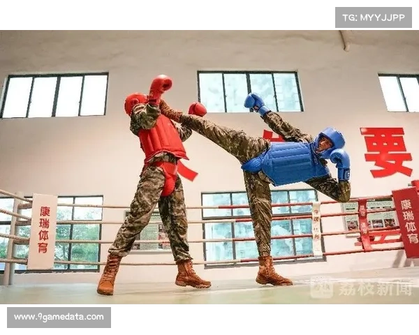 拳击现场观赛体验激烈对抗 震撼力吸引观众痴迷